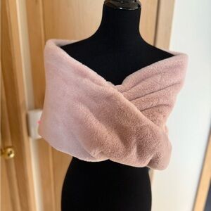 H&M Soft Blush Pink Faux Fur Wrap